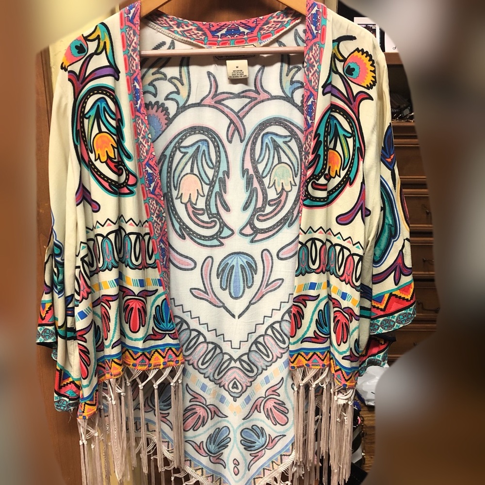Patterned Short Sleeved Cardigan with Fringe